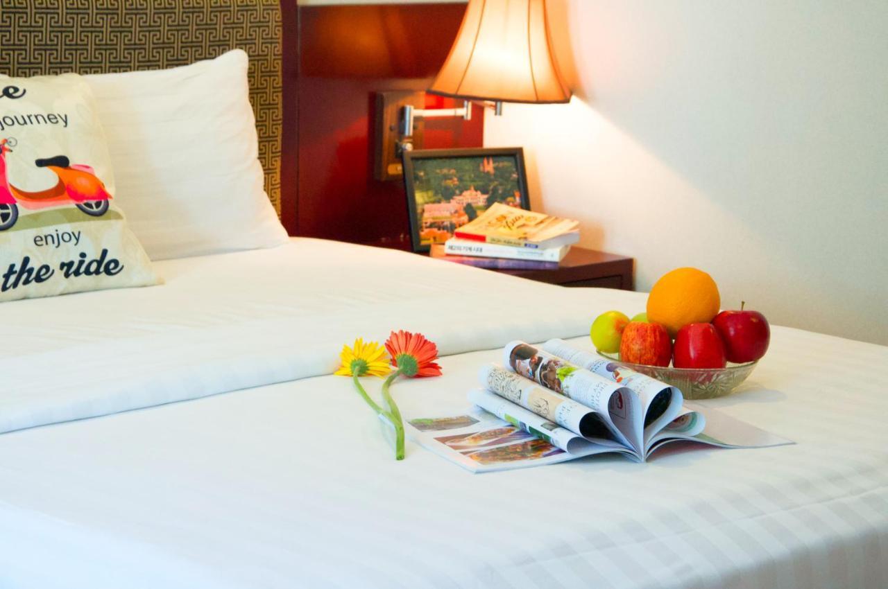 Sunshine Boutique Hotel Phu My Hung Хошимин Экстерьер фото