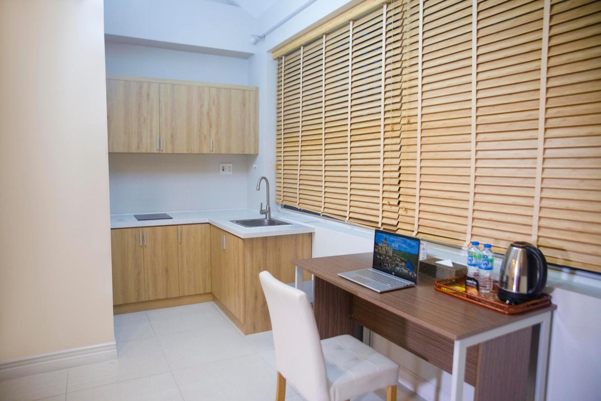 Sunshine Boutique Hotel Phu My Hung Хошимин Экстерьер фото
